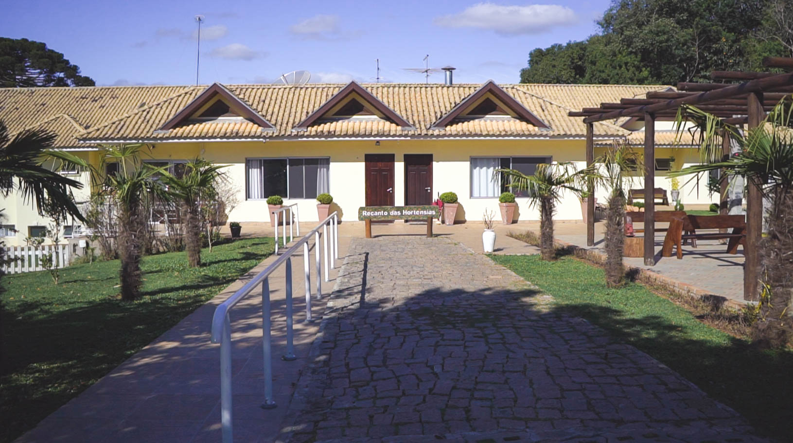 Recanto das Hortênsias: Casa de Repouso em Curitiba